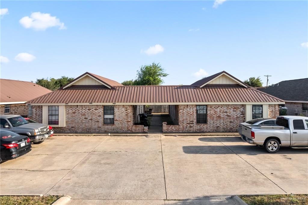Multi-family home at 415 Date Palm Street, Donna, Texas