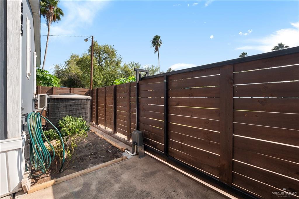 Photo 20 of 805 Anaqua Street