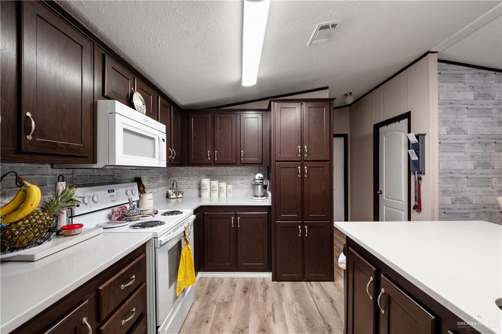 Photo 9 of 805 Anaqua Street
