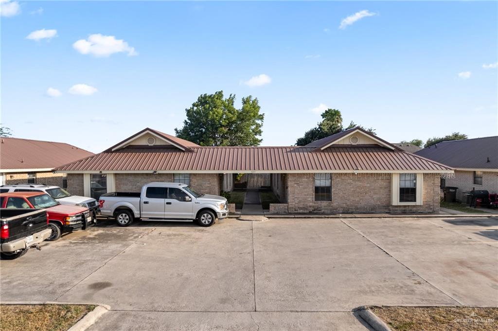 Multi-family home at 409 Date Palm Street, Donna, Texas