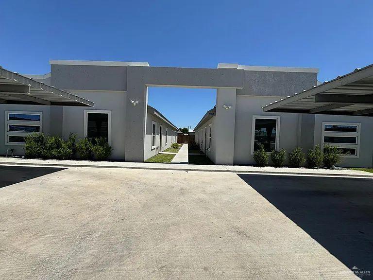 Multi-family home at 800 Kentucky Street, Alton, Texas