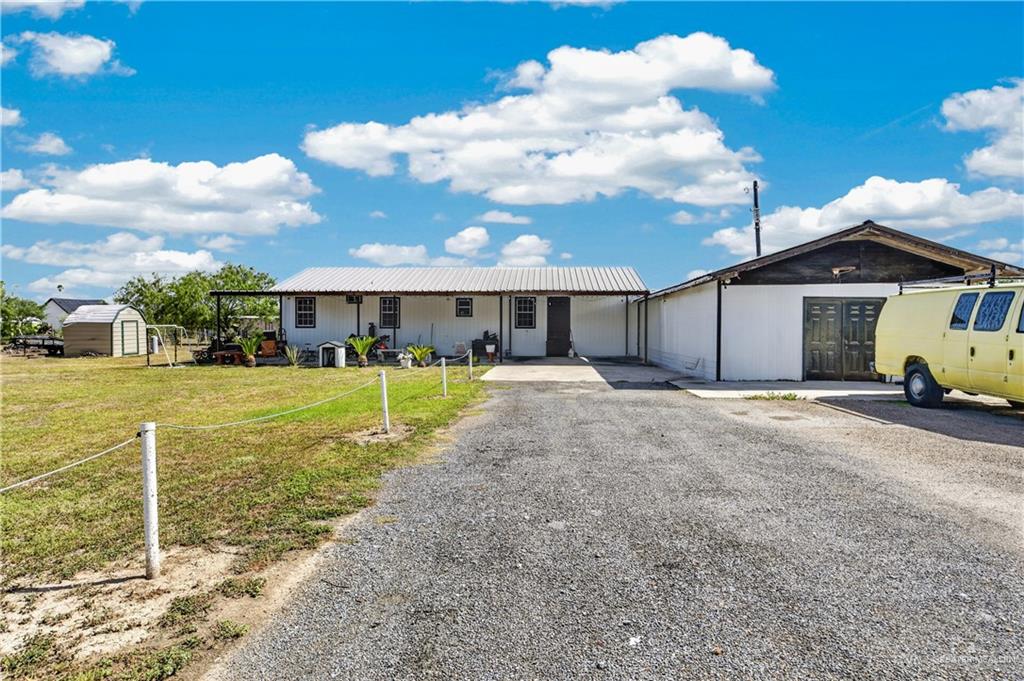 Single Family home at 2310 Mile 19 Road, Edinburg, Texas