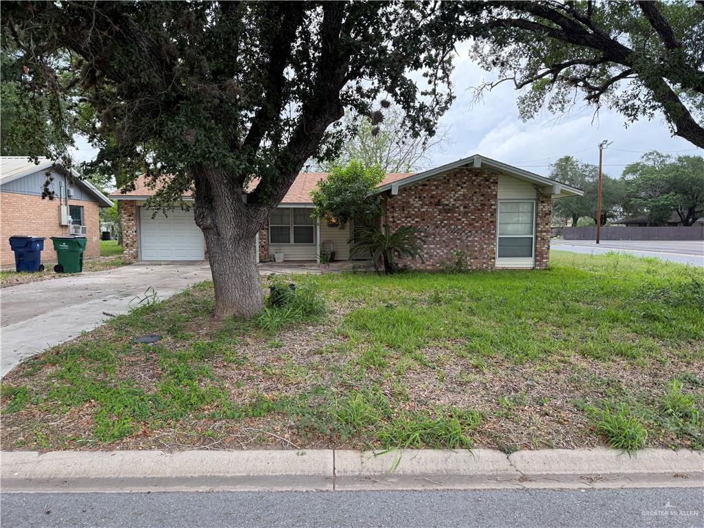 Single Family home at 200 Potts Street, Falfurrias, Texas