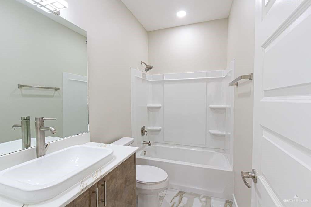Photo 9 of 403 Emerald Avenue