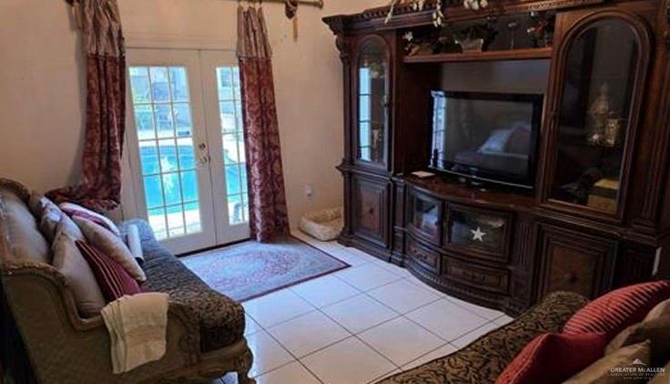 Photo 13 of 2802 Huisache Avenue