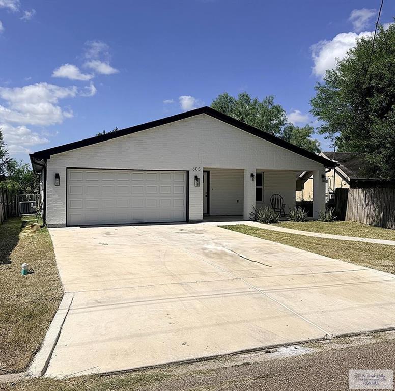 Single Family home at 805 Spruce Avenue, La Feria, Texas