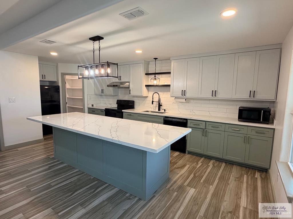 Photo 5 of 805 Spruce Avenue