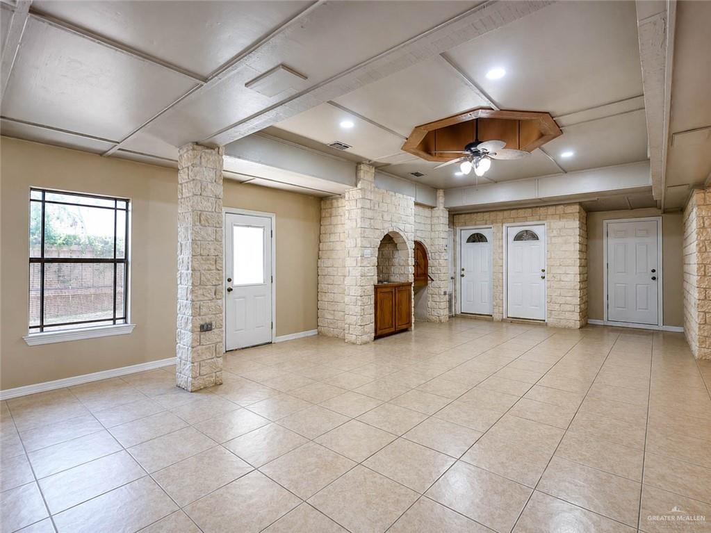 Photo 7 of 2501 Gardenia Drive