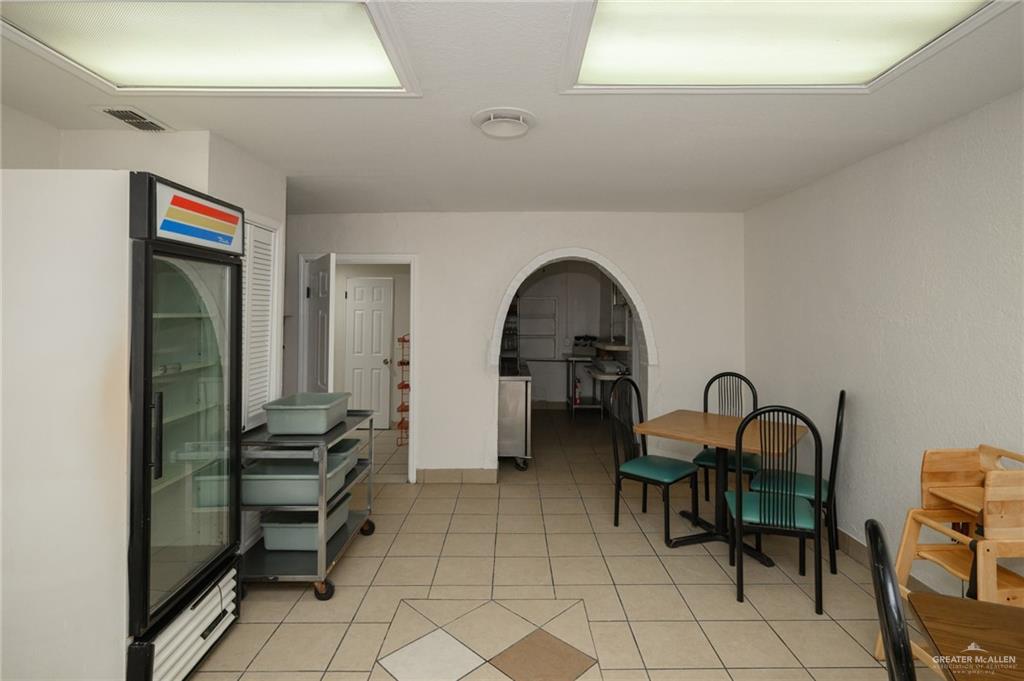 Photo 11 of 267 Robertson Street