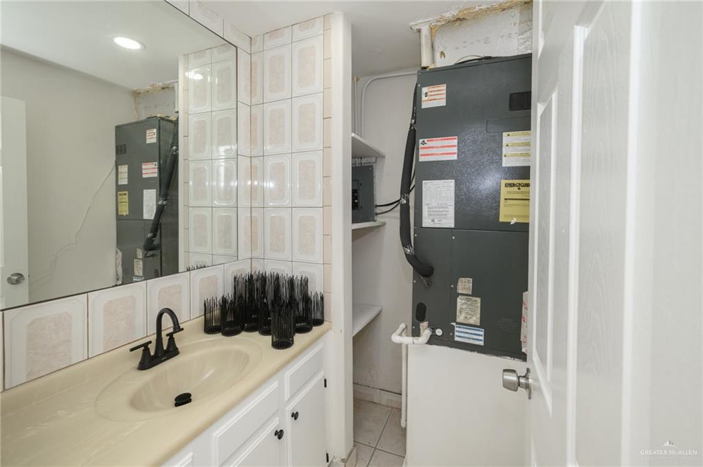 Photo 8 of 267 Robertson Street