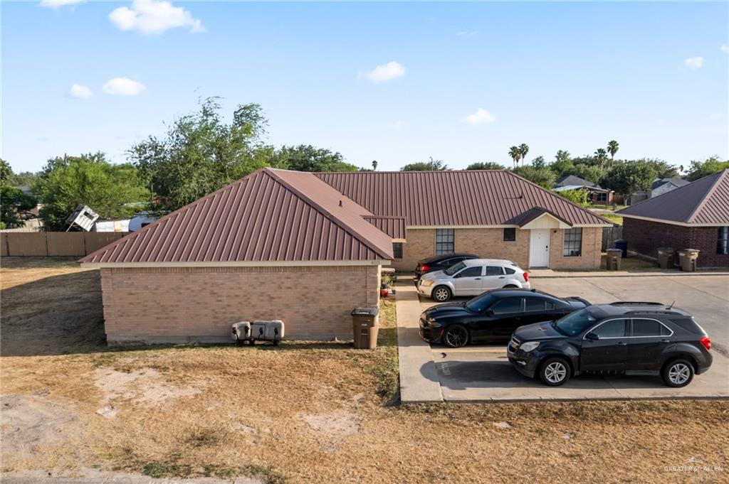 Multi-family home at 403 Date Palm Street, Donna, Texas