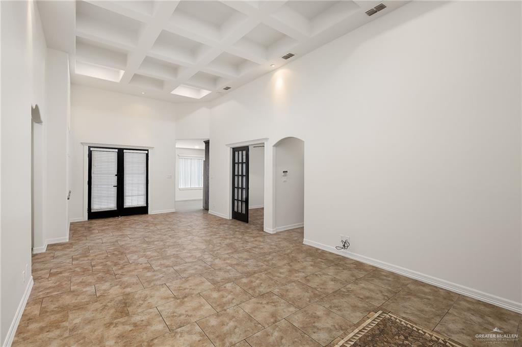 Photo 5 of 300 Diamond Street