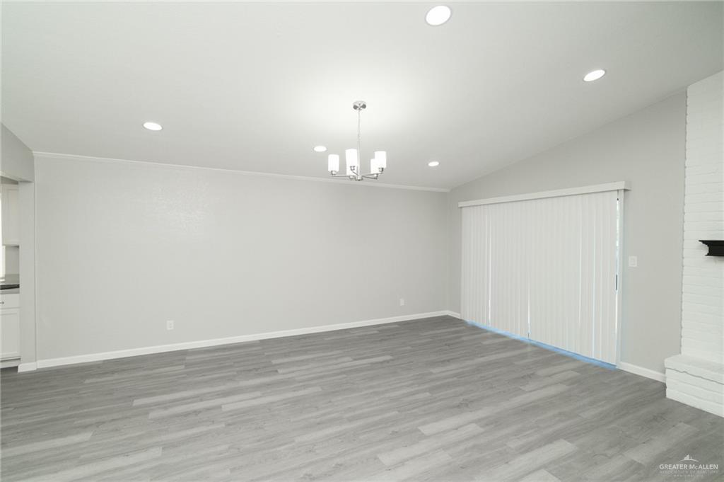 Photo 5 of 917 Blue Bonnett Drive