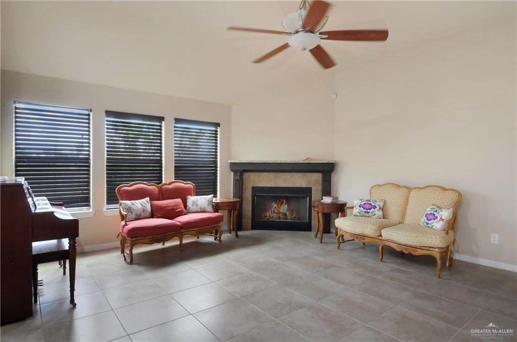 Photo 5 of 4203 Santa Maria Street