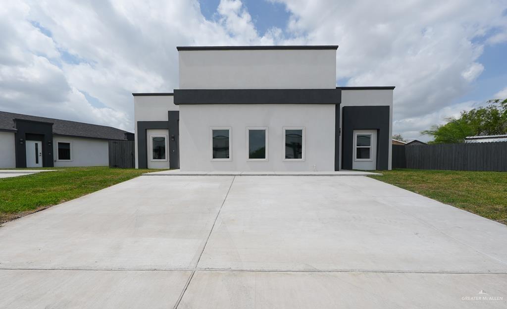 Multi-family home at 1725 Clinton Street, Harlingen, Texas