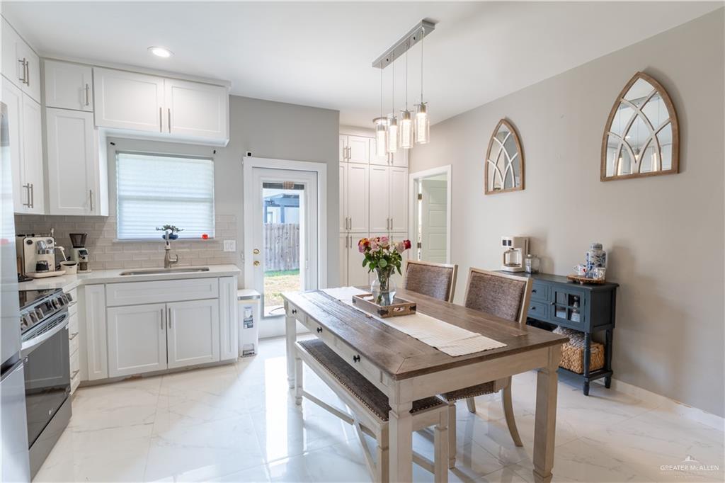 Photo 3 of 2306 Corales Street