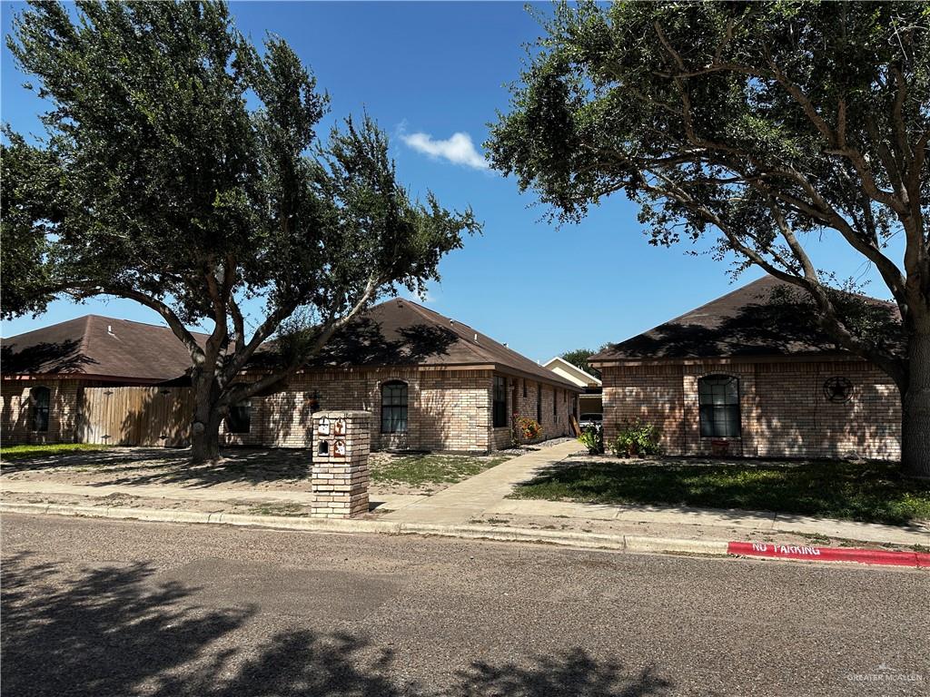 Multi-family home at 1816 Aruba Drive, Edinburg, Texas
