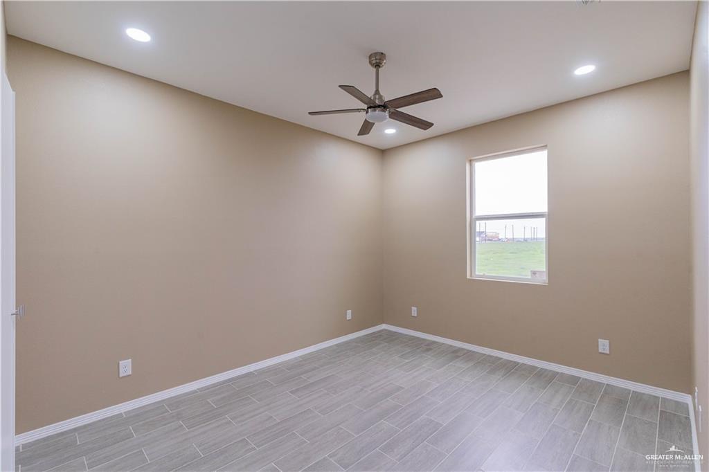Photo 8 of 2224 Derrick Avenue