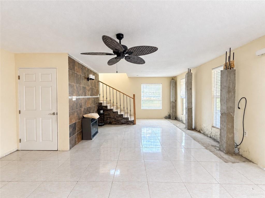 Photo 9 of 4400 Canadiana Lane