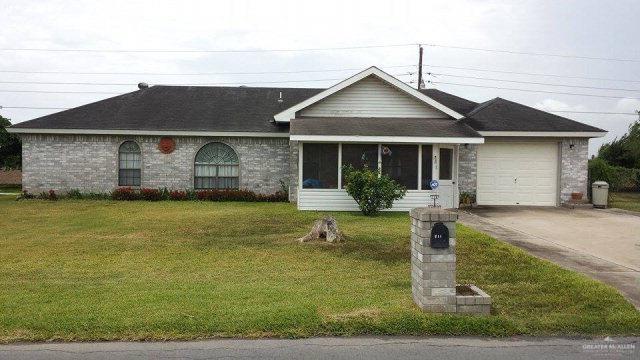 Single Family home at 811 South Boulevard, Donna, Texas