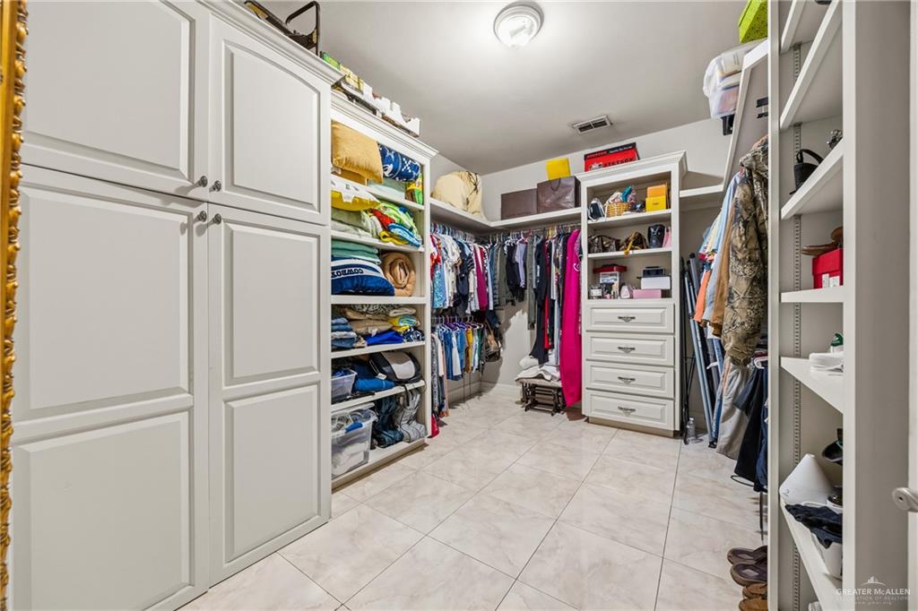 Photo 12 of 1600 Platinum Street