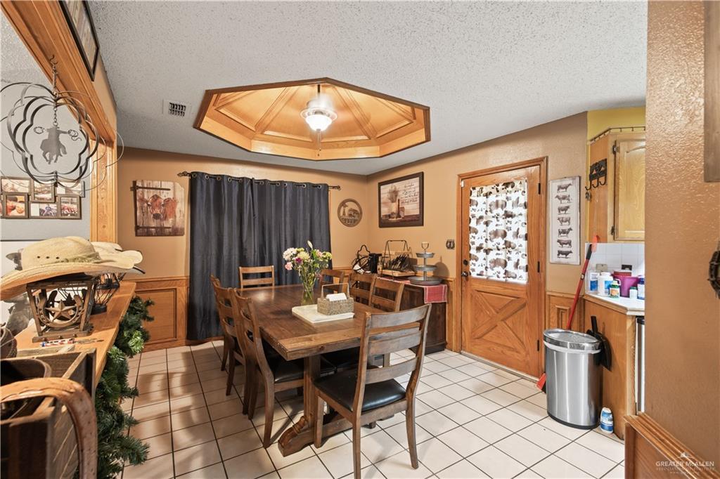 Photo 6 of 2207 Fern Avenue