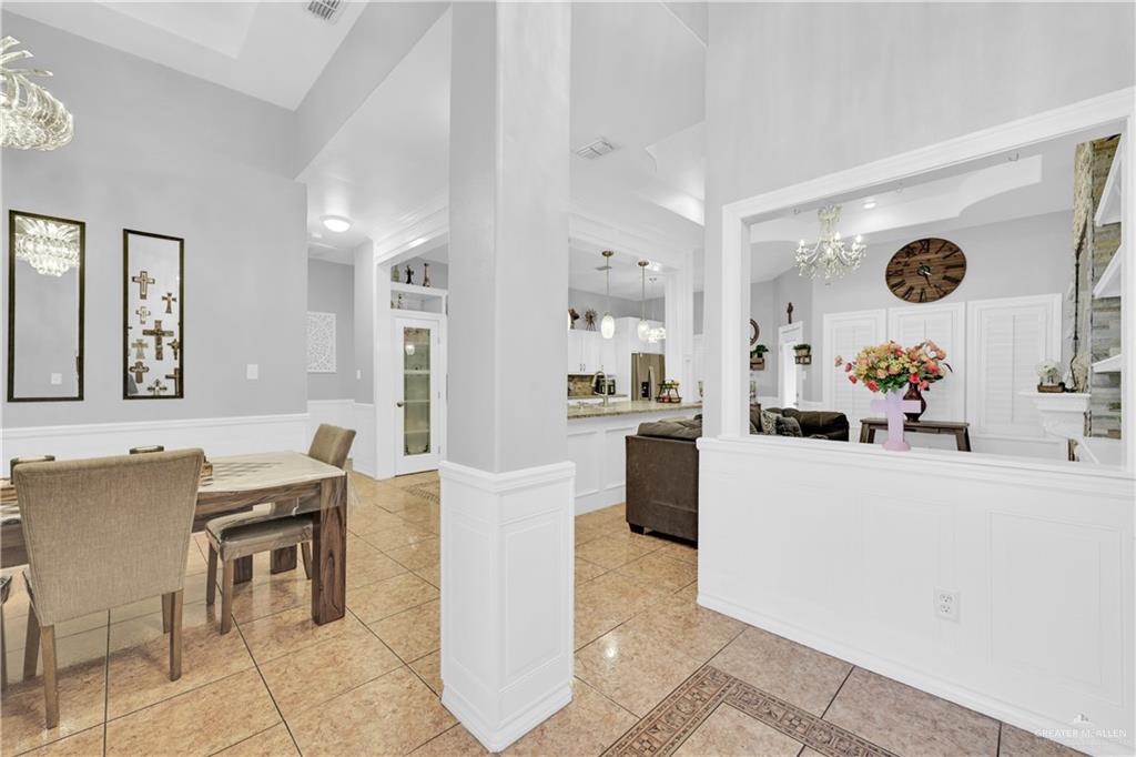 Photo 11 of 404 Los Ebanos Boulevard