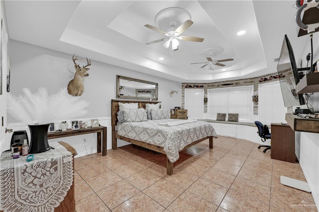 Photo 12 of 404 Los Ebanos Boulevard