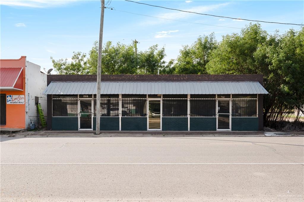Commercial home at 229 7th Street, Raymondville, Texas